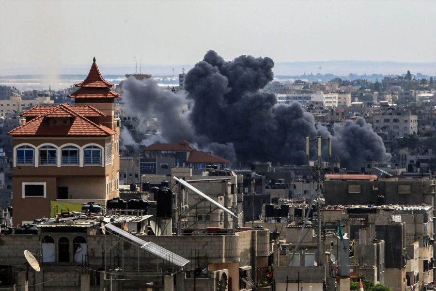 17 October 2023, Palestinian Territories, Rafah: Smoke rises after Israeli airstrikes on Rafah in the southern Gaza Strip. Photo: Abed Rahim Khatib/dpa
17/10/2023 ONLY FOR USE IN SPAIN