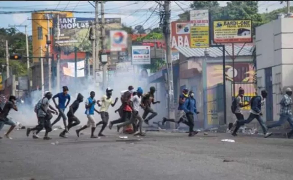 Incendio-comisaria-en-Haiti-650x400