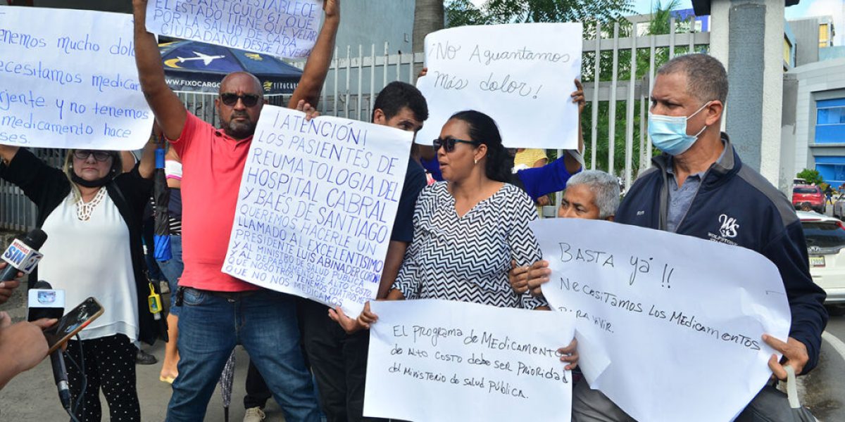 Varios afectados se concentraron para protestar por su situación. Foto: El Caribe