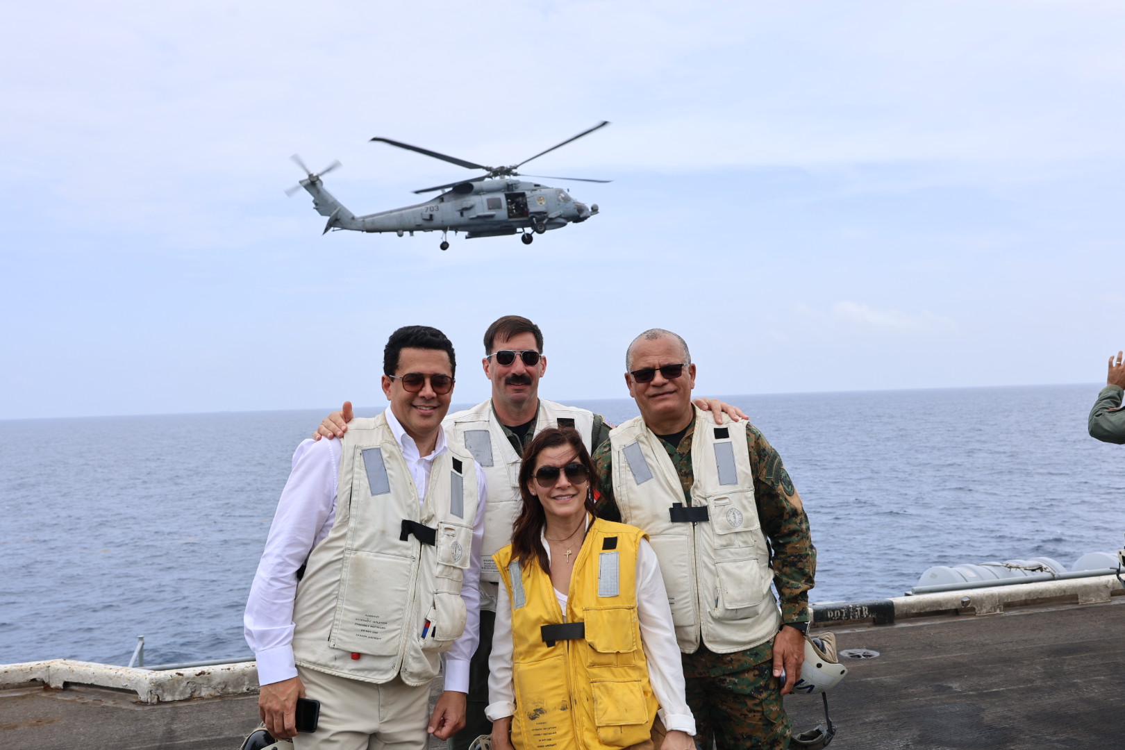 Los Estados Unidos y República Dominicana reafirman su sólido vínculo de cooperación durante visita al portaaviones USS Nimitz