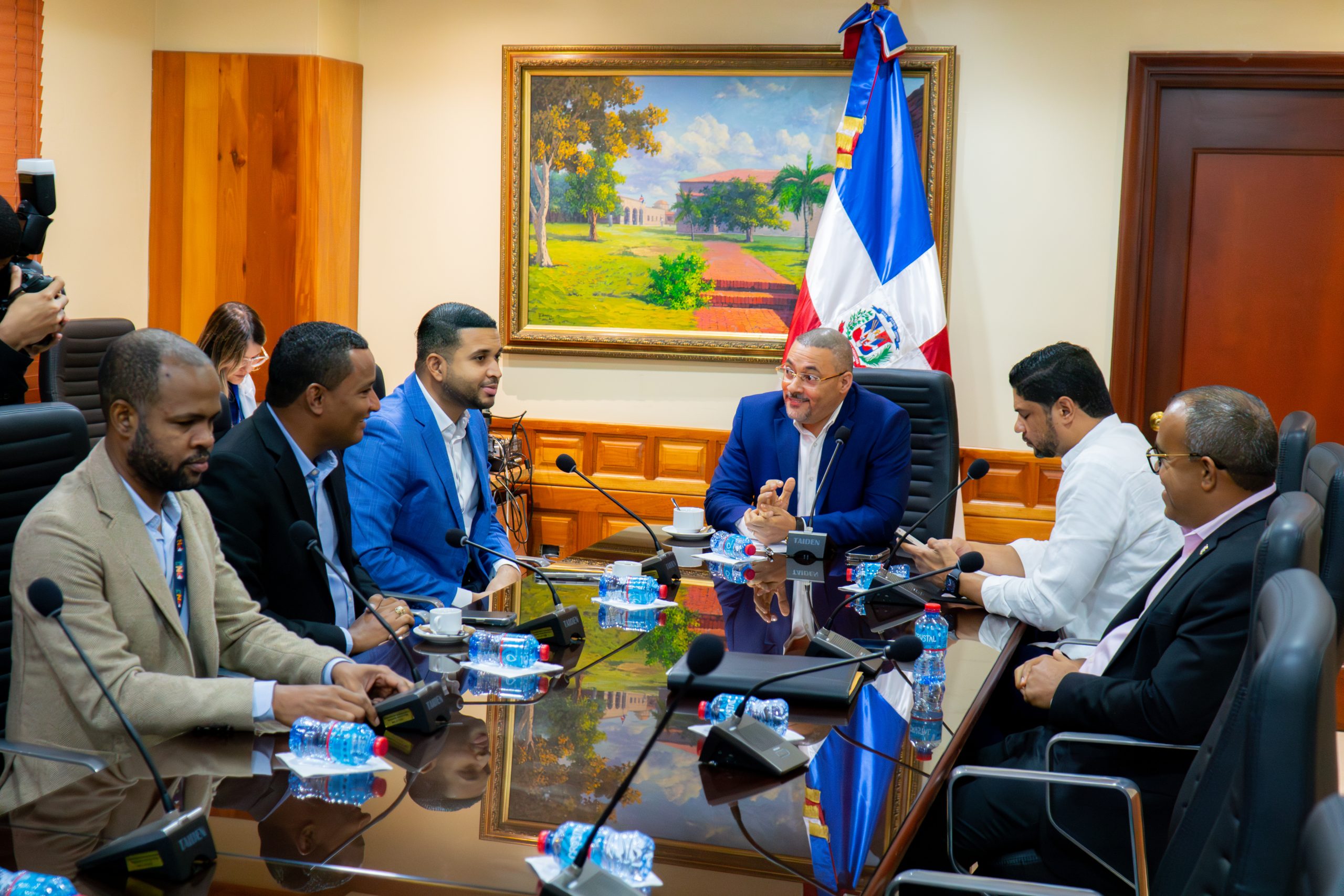 Comisión legislativa estudia proyectos en favor de la juventud y la reinserción adolescente
