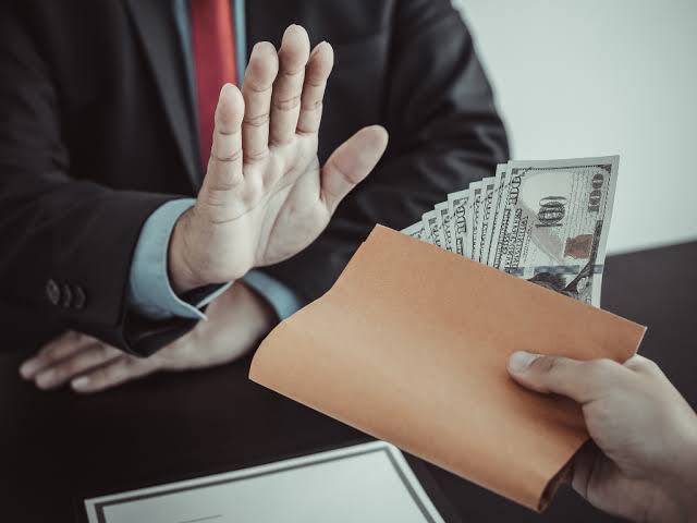 Corrupción, criminalidad y presión económica marcan el inicio de la semana