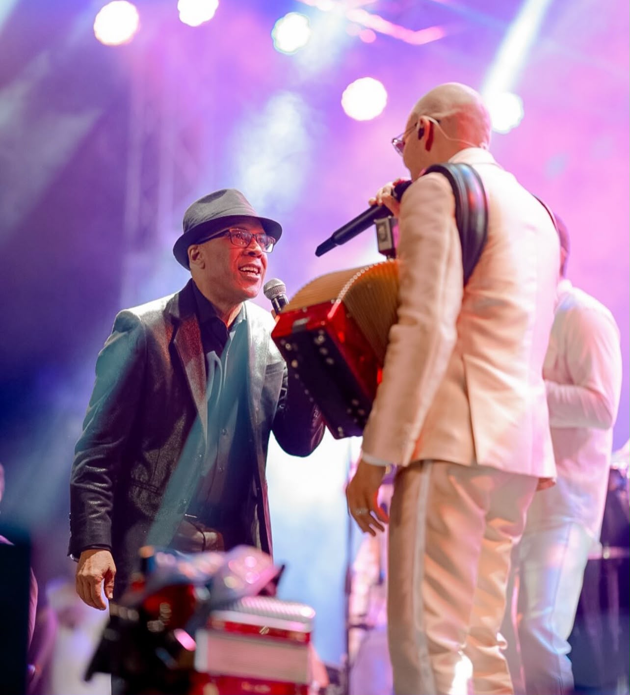 El Prodigio y la Súper Banda llenan la Arena del Cibao en una noche de merengue, nostalgia y pura energía