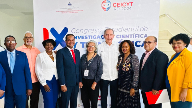 MESCYT premia el talento joven en ciencia y tecnología