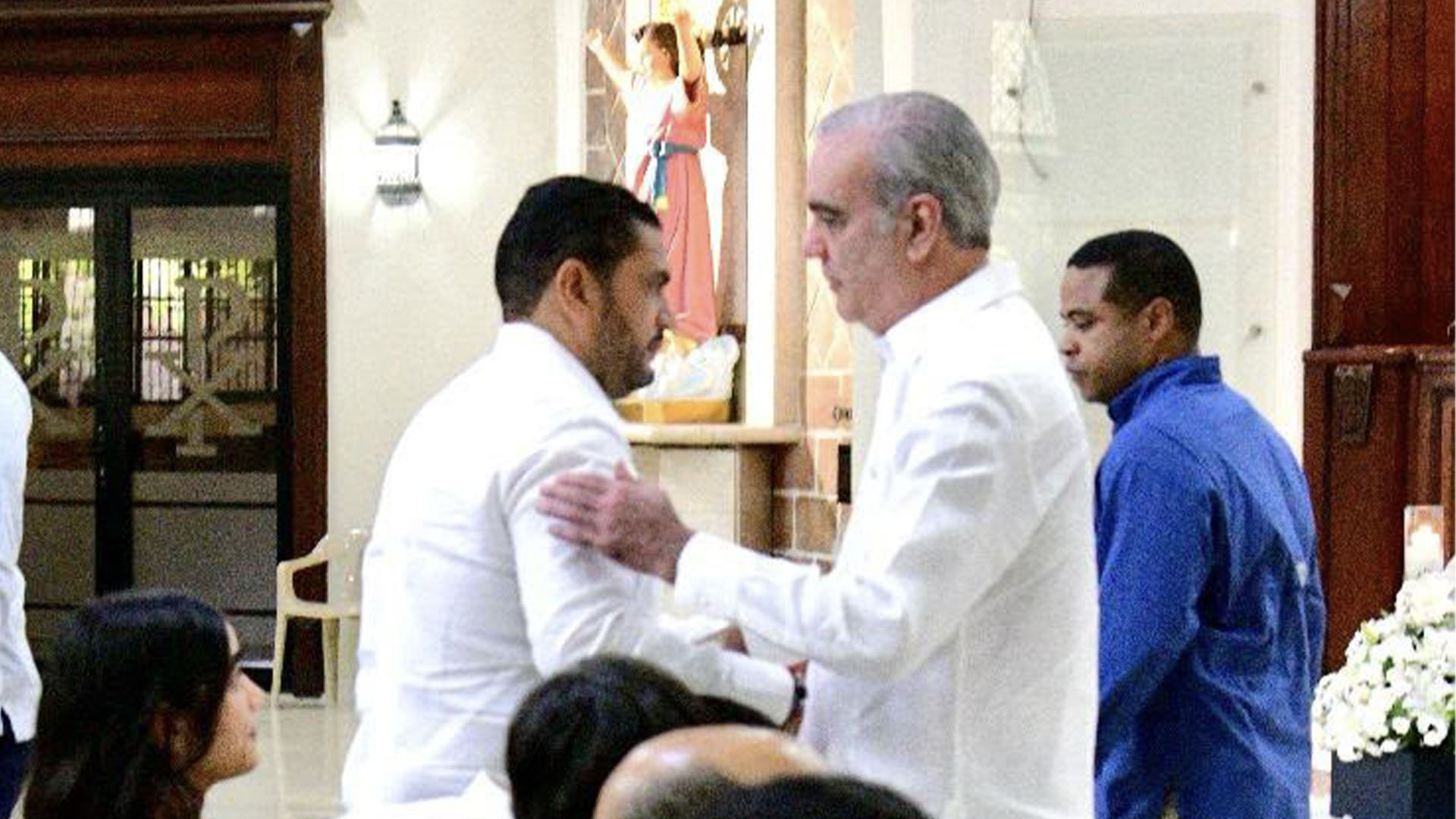 Presidente Luis Abinader participa en misa novenario por fallecimiento de madre de Miguel Medina