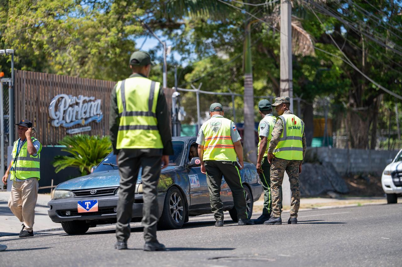 Doce conductores de concho son fiscalizados por INTRANT y DIGESETT en Santiago
