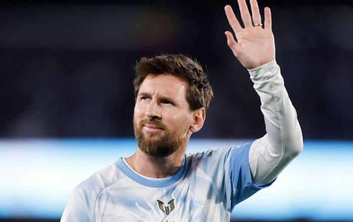 Lionel Messi pone fin a 21 años de carrera futbolística ante más de 85 mil fanáticos