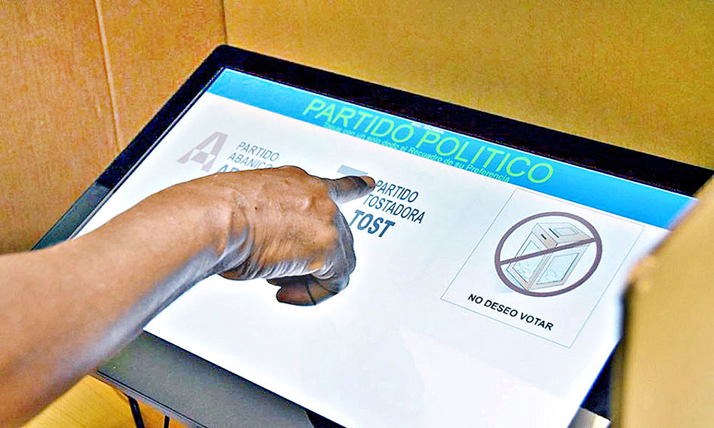 El Tribunal Constitucional declaró no conforme con la Constitución el voto electrónico. Foto: El Caribe