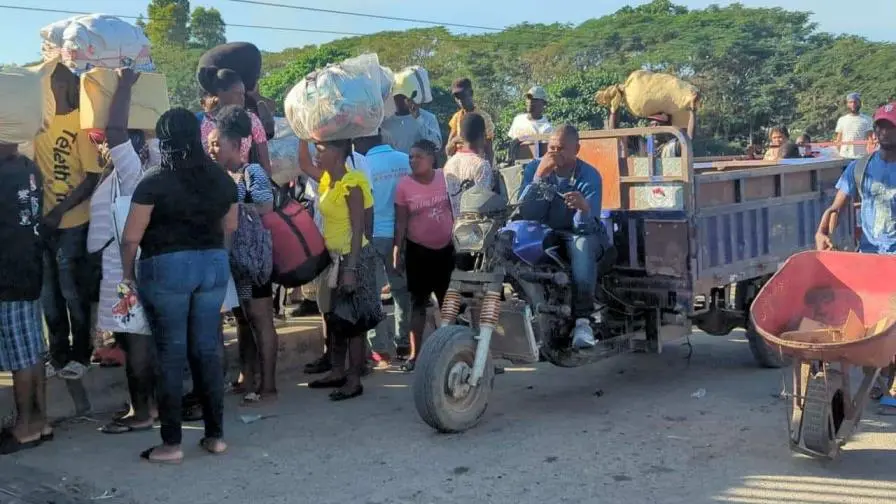 haitianos-continuan-cruzando-en-masa-a-dajabon-focus-0-0-896-504-1-1