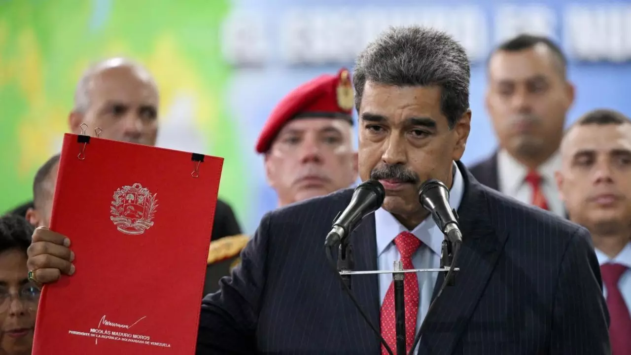 NICOLAS-MADURO-2