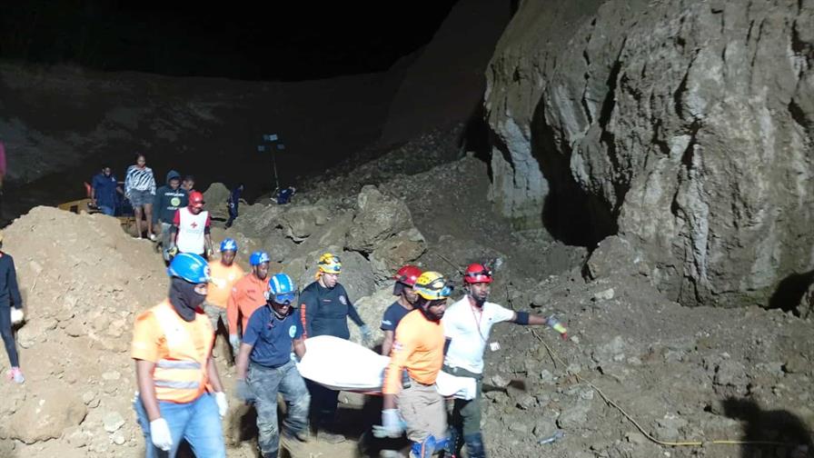 Tras 12 horas de búsqueda, recuperan cadáver de trabajador sepultado tras derrumbe de mina en Nigua