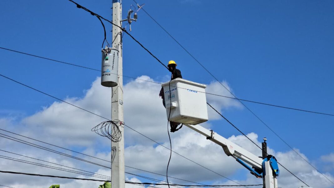 Edenorte fortalece redes elĂ©ctricas en comunidades de MarĂa Trinidad Sánchez y Hermanas Mirabal