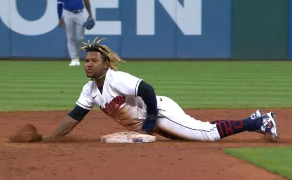 Jose-Ramirez-robando-base-650x400