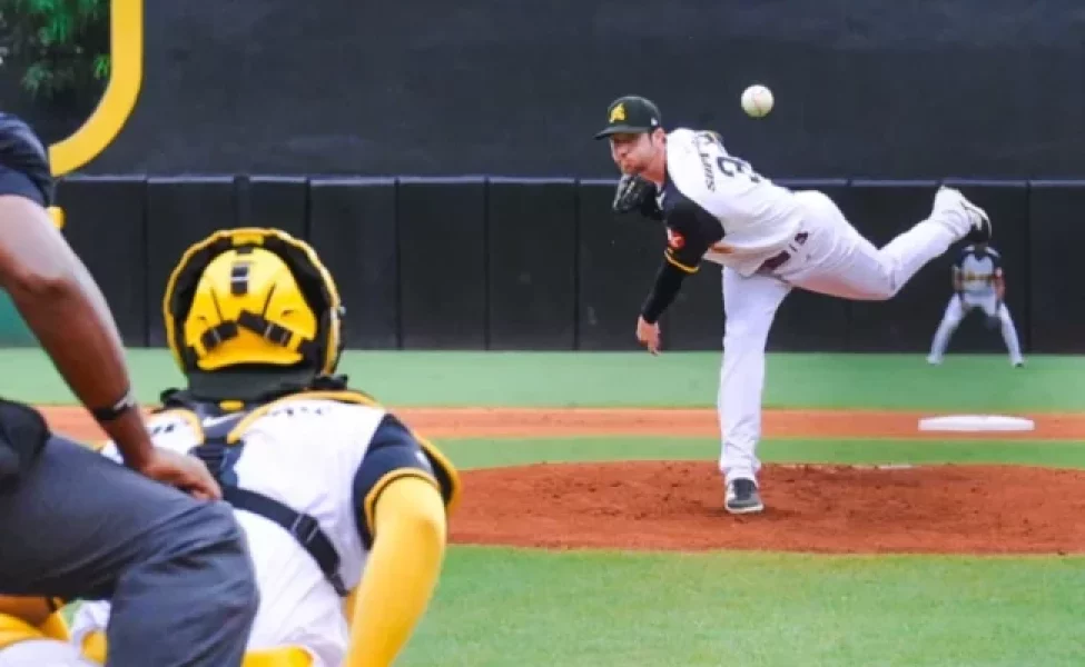 Siete-lanzadores-de-las-Aguilas-se-combinaron-para-blanquear-al-Licey-650x400